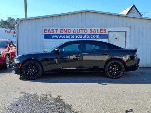 Used 2016 Dodge Charger SE w/ Power Sunroof Group image 2