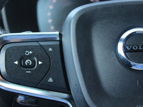 Used 2019 Volvo XC40 T5 R-Design image 19