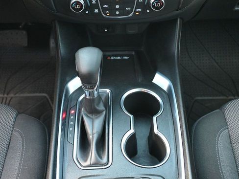 Used 2022 Chevrolet Traverse LT image 13