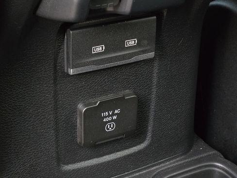 Used 2025 Jeep Gladiator Mojave AWD/4WD image 9