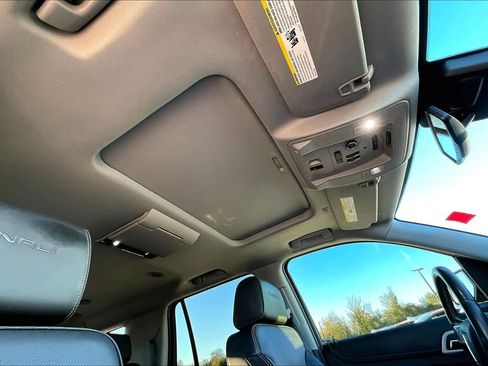 Used 2020 GMC Yukon Denali w/ Denali Ultimate Package image 13