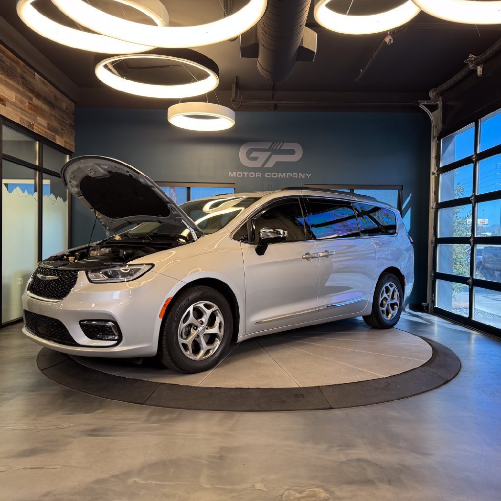 Used 2023 Chrysler Pacifica Limited FWD image 26