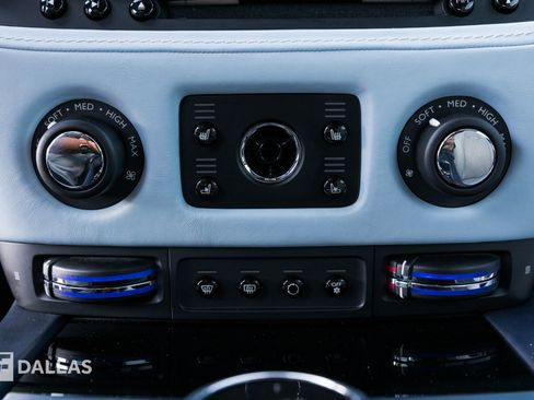 Used 2020 Rolls-Royce Wraith image 30