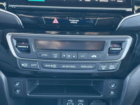 Used 2025 Honda Ridgeline Black Edition image 15