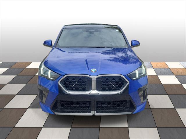 Used 2025 BMW X2 xDrive28i AWD/4WD image 2