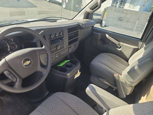 Used 2024 Chevrolet Express 4500 Extended w/ Power Convenience Package RWD image 18