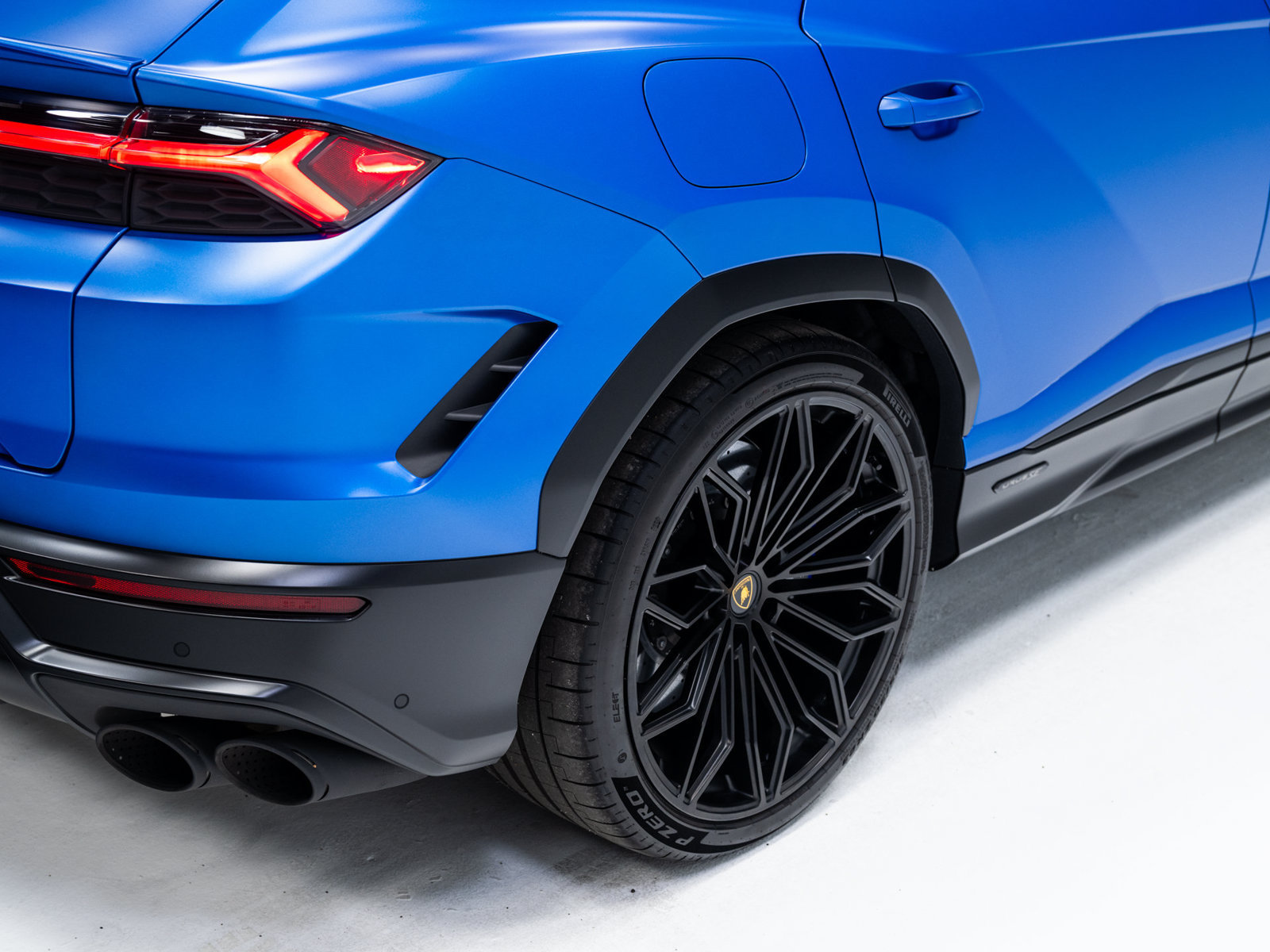 Used 2025 Lamborghini Urus SE AWD/4WD image 26