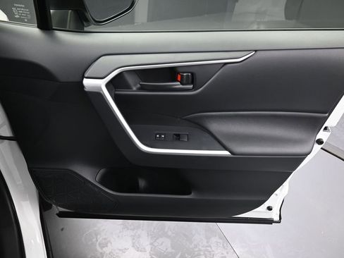 Certified 2025 Toyota RAV4 LE image 34