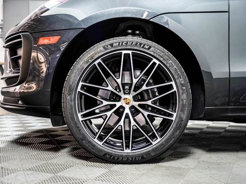 Certified 2025 Porsche Macan AWD/4WD image 14
