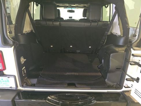 Used 2014 Jeep Wrangler Unlimited Sahara image 24