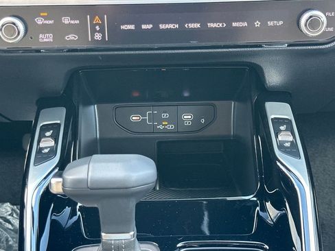 New 2025 Kia Sorento SX Prestige w/ Olive Brown Leather Package image 29