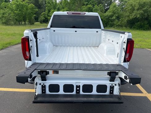 Used 2024 GMC Sierra 1500 SLT image 6