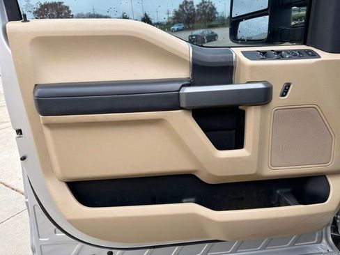 Used 2017 Ford F250 XLT w/ XLT Value Package image 25