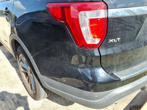 Used 2018 Ford Explorer XLT w/ Equipment Group 202A image 9