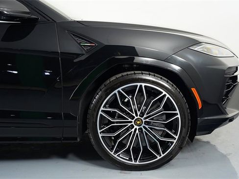 Used 2025 Lamborghini Urus SE image 7