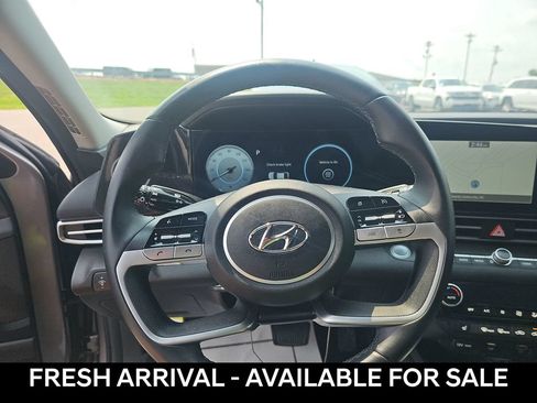 Used 2023 Hyundai Elantra SEL w/ Convenience Package FWD image 11