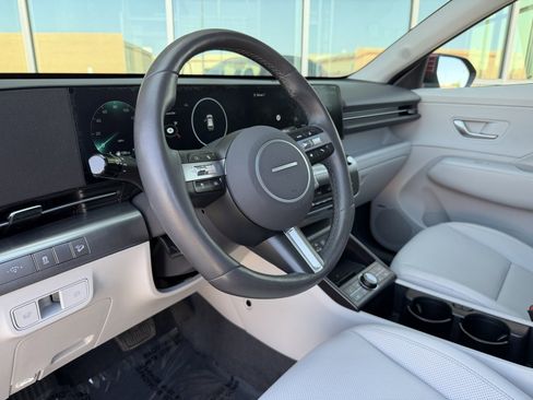Used 2025 Hyundai Kona Limited FWD image 33