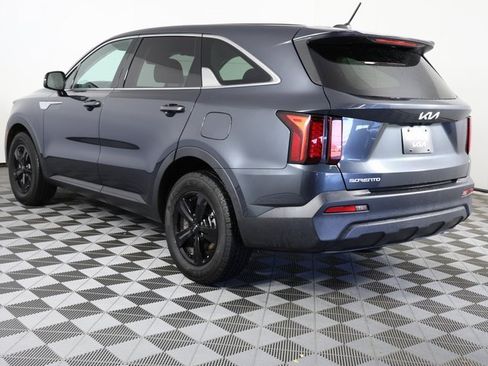 Used 2023 Kia Sorento LX image 6