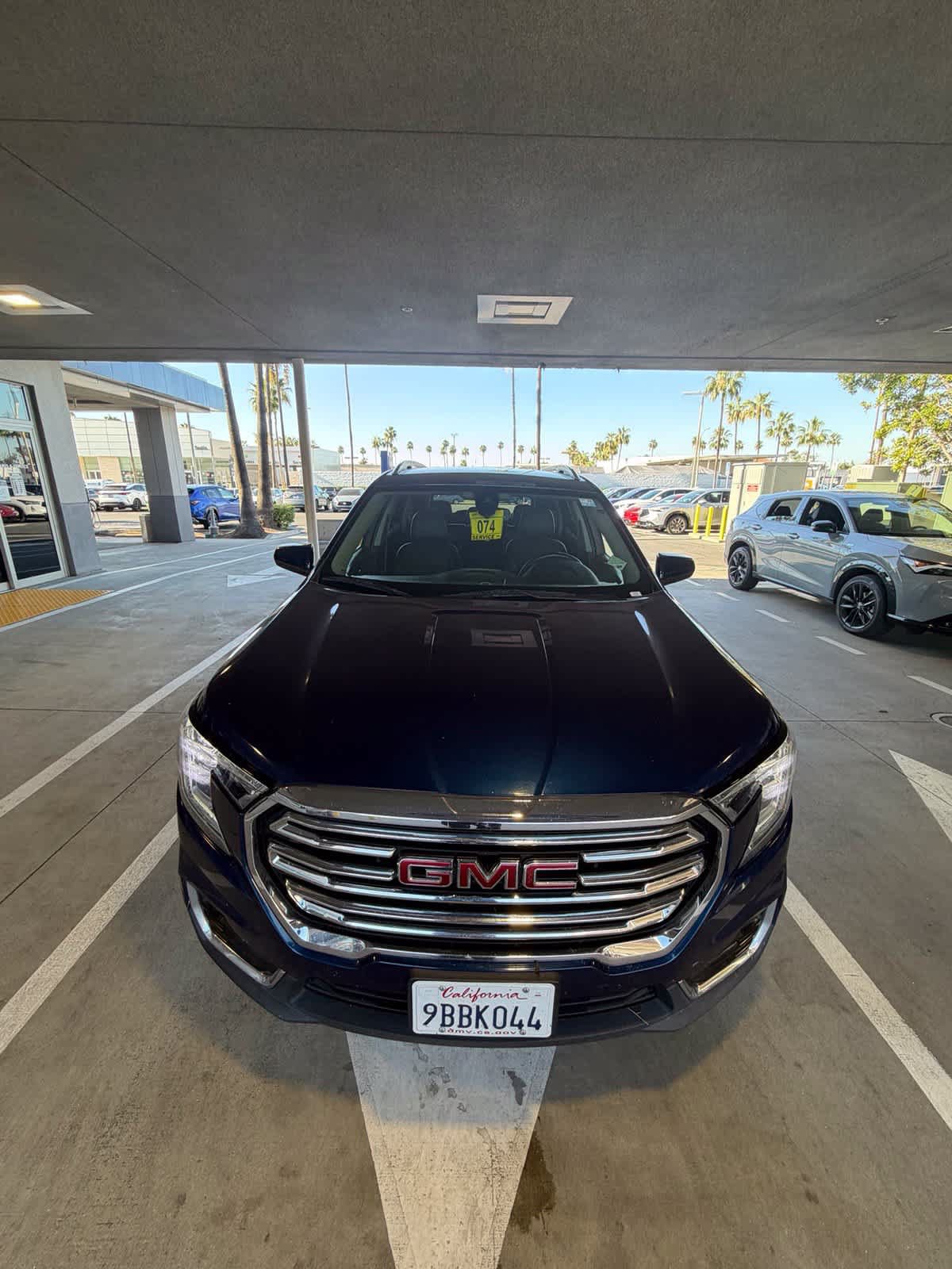 Used 2022 GMC Terrain SLT FWD image 2