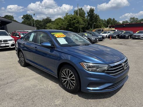 Used 2019 Volkswagen Jetta SE FWD image 2