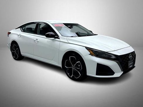 Certified 2023 Nissan Altima 2.5 SR AWD/4WD image 3