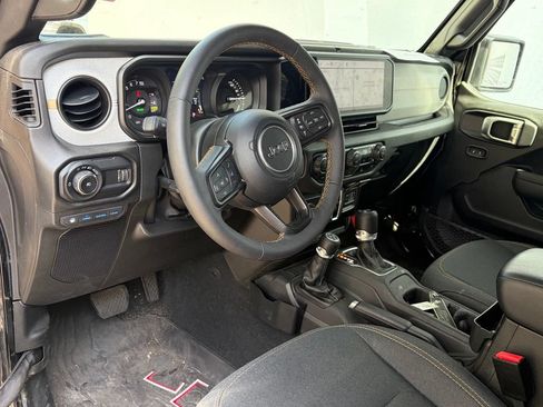 Used 2024 Jeep Wrangler Unlimited w/ Convenience Group AWD/4WD image 4