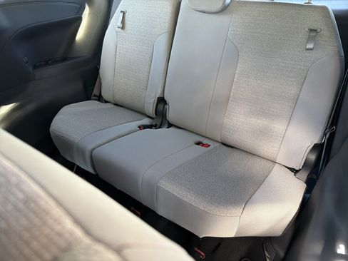 Certified 2025 Toyota Sienna LE w/ LE Plus Package FWD image 30