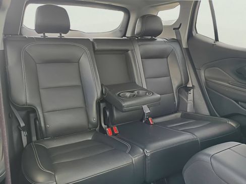 Used 2023 GMC Terrain SLT FWD image 8