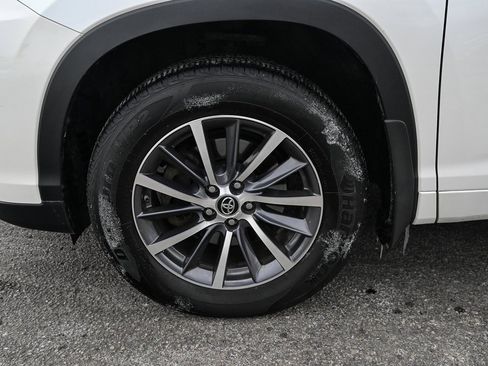 Used 2017 Toyota Highlander XLE image 12