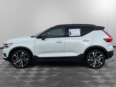 Used 2022 Volvo XC40 T5 R-Design w/ Advanced Package image 2