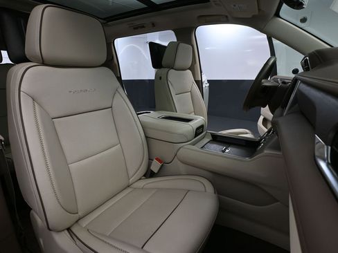 Used 2024 GMC Yukon XL Denali w/ Advanced Technology Package AWD/4WD image 61