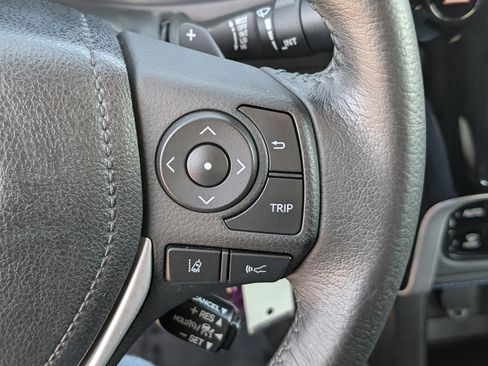 Used 2018 Toyota Corolla SE image 20