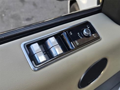 Used 2022 Land Rover Range Rover Sport HSE Silver Edition image 11