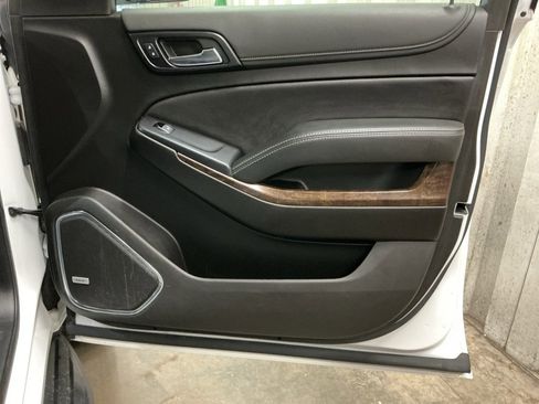 Used 2019 Chevrolet Suburban LT image 34