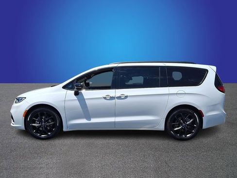 Used 2025 Chrysler Pacifica Limited FWD image 7