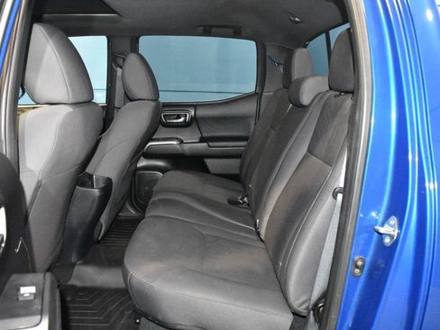 Used 2017 Toyota Tacoma TRD Off-Road image 18