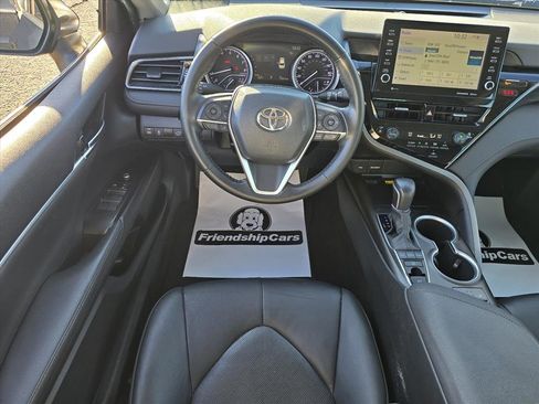 Used 2022 Toyota Camry XLE image 3