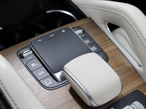 Used 2025 Mercedes-Benz GLS 450 4MATIC image 29