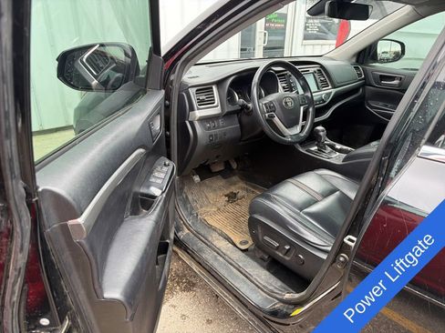 Used 2017 Toyota Highlander SE AWD/4WD image 8