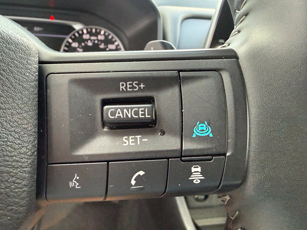 Used 2025 Nissan Rogue SV AWD/4WD image 40