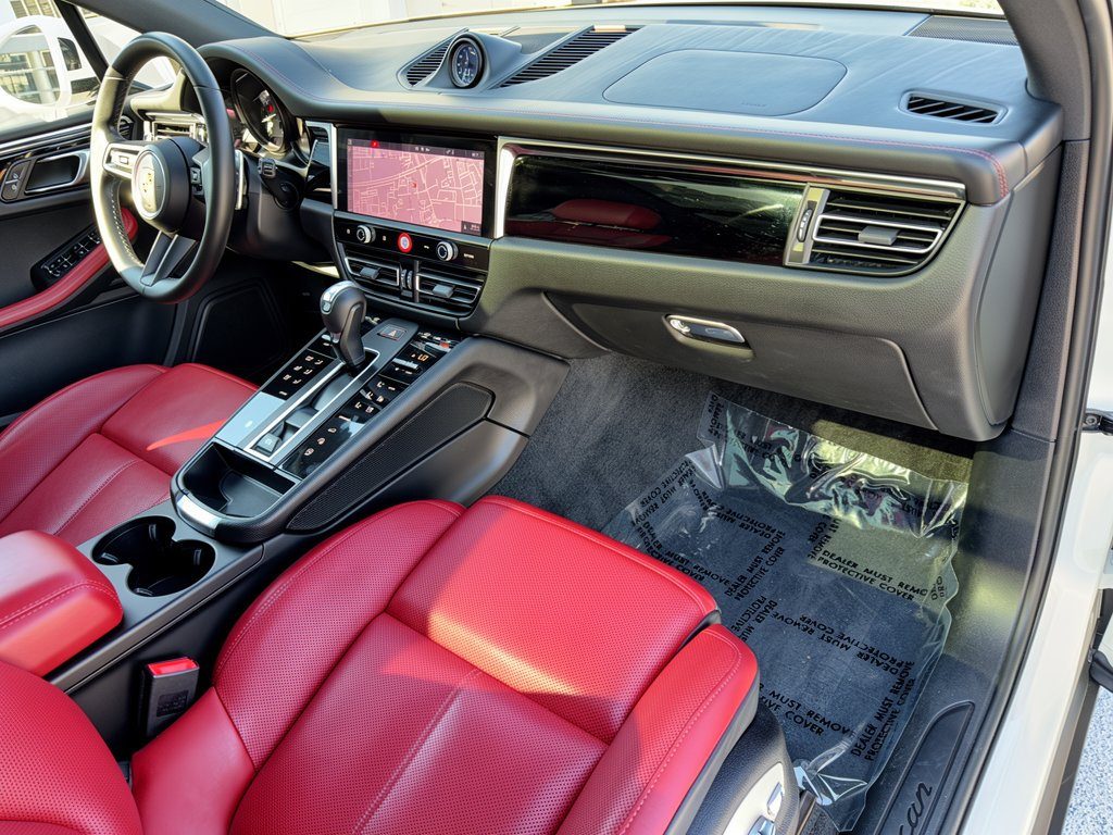 Certified 2023 Porsche Macan AWD/4WD image 31