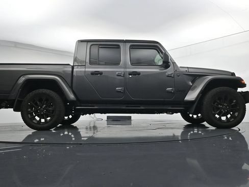 Used 2025 Jeep Gladiator Sport AWD/4WD image 24