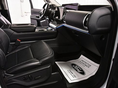 Used 2025 Ford Expedition Max Platinum image 31