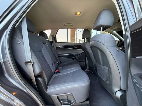 Used 2019 Kia Sorento FWD V6 image 51