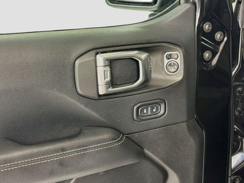 Used 2018 Jeep Wrangler Unlimited Sahara AWD/4WD image 20