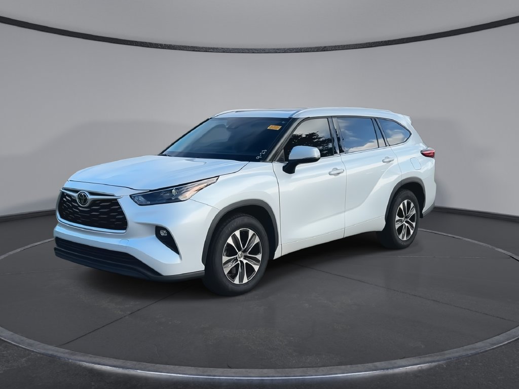 Used 2022 Toyota Highlander XLE FWD image 4
