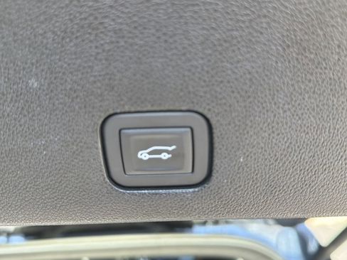 Certified 2025 Cadillac XT6 Premium Luxury image 19