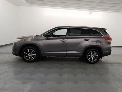 Used 2018 Toyota Highlander XLE image 5