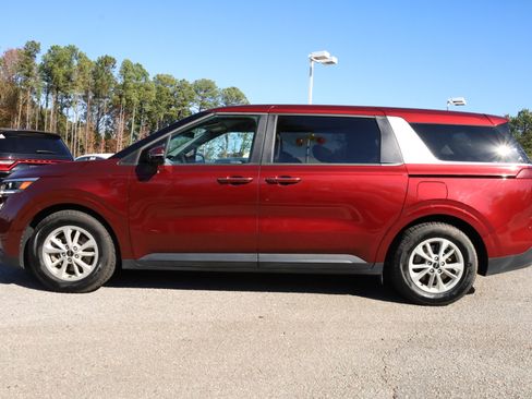 Used 2024 Kia Carnival LX image 4