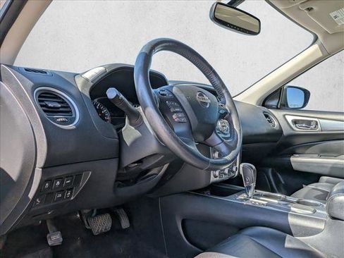 Used 2019 Nissan Pathfinder SL image 10